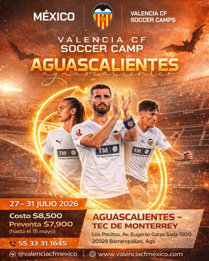 Póster promocional del Valencia CF Soccer Camp en Aguascalientes, México. En el centro aparecen tres futbolistas (dos hombres y una mujer) con la equipación blanca del club. El fondo muestra un estadio difuminado con murciélagos volando y el escudo oficial del Valencia CF. El texto indica que el campamento se realizará del 27 al 31 de julio de 2026. Incluye datos de contacto: teléfono 55 33 31 16 45 y el sitio web valenciacfmexico.com.